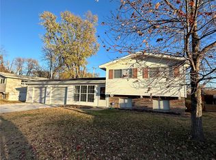 4 Floweridge Ln, Florissant, MO 63031