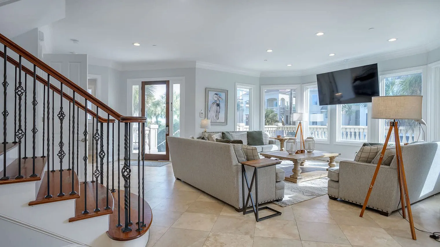 7 bed, 5.0 bath, 4197 sqft, $18,470 — Photo 4