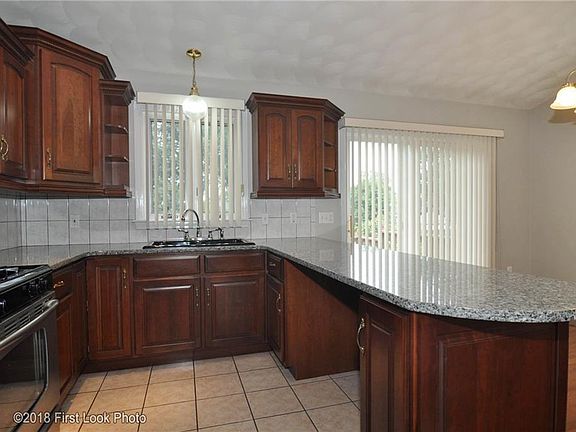 3rd image of 90 Merrill St