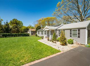26 Park Dr, Riverhead, NY 11901