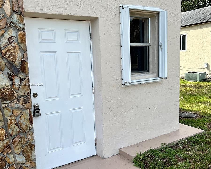 1st image of 410 N 58th Ave #S