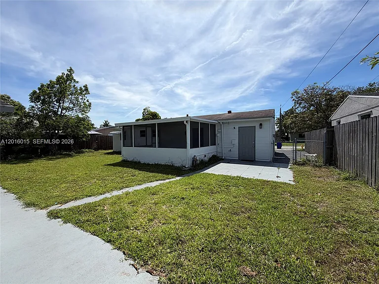 1740 SW 47th Ave — Photo 19