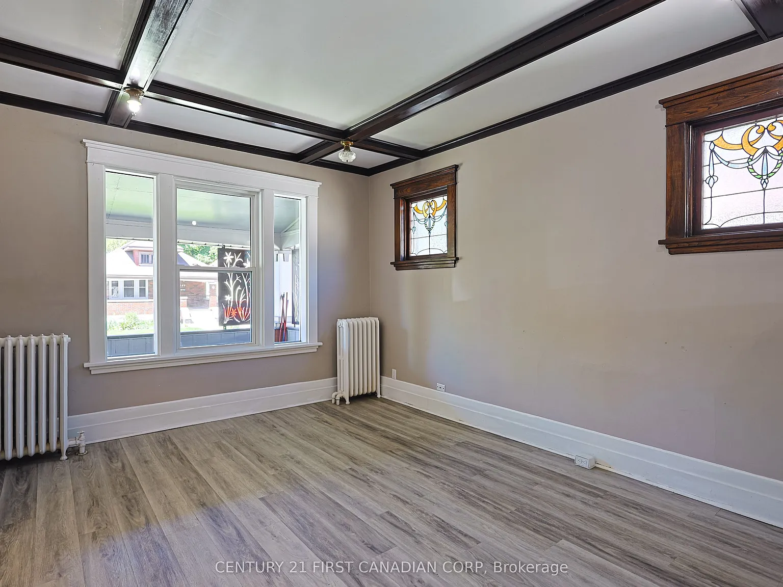 3 bed, $1,800 — Photo 2