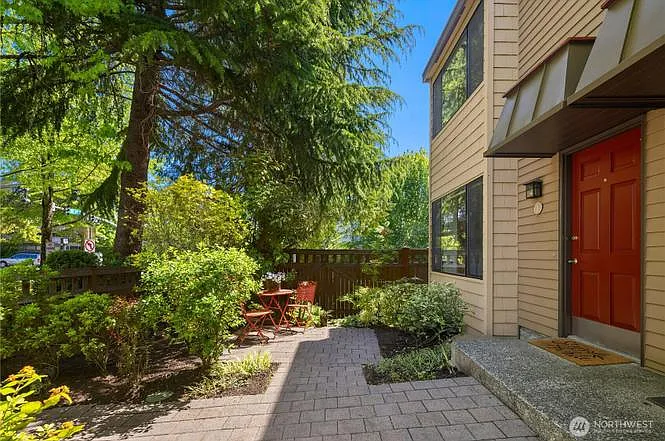 379 100th Ave NE — Photo 15