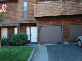 21 Liberty Ln, Petaluma, CA 94952