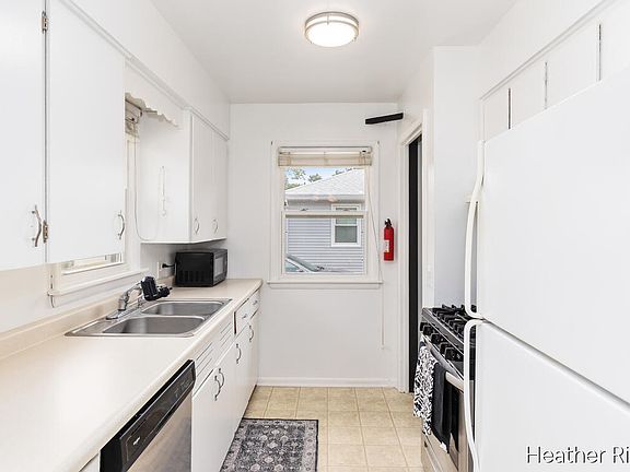 4th image of 3540 Raven Ave SW