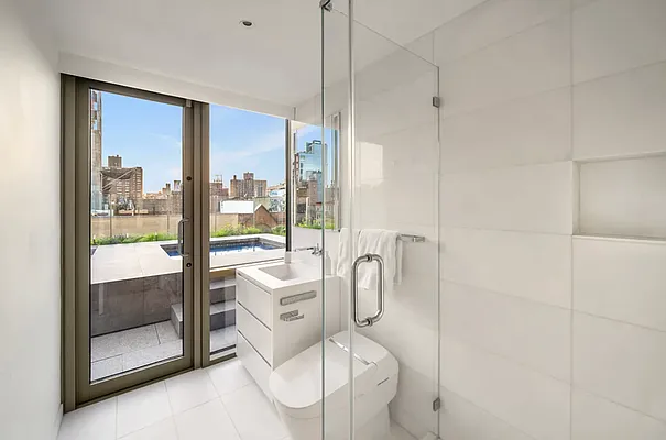 Bathroom, photo 2