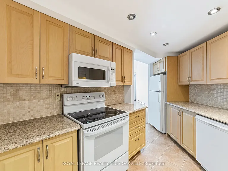 100 Bronte Rd #404 — Photo 19