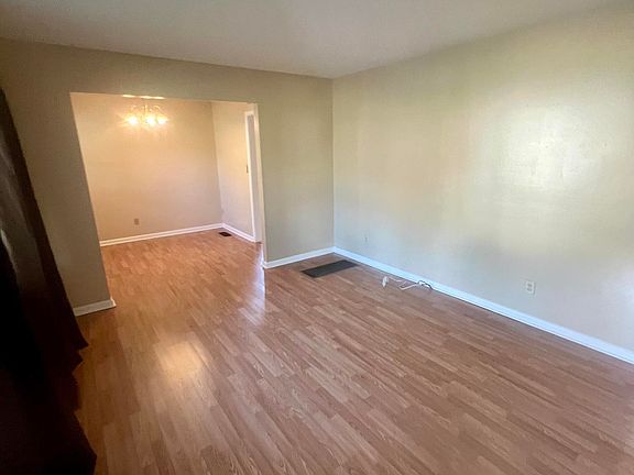 5th image of 2610 Rockwell Rd NW