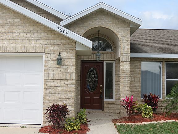 2nd image of 3904 Oak Crest Cir