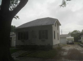 221 S Montgomery Ave, Le Center, MN 56057