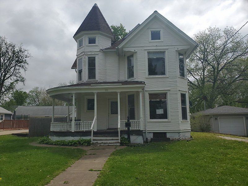 1st image of 211 S West St