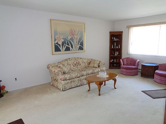 3rd image of 11 Rhode Island Dr #A