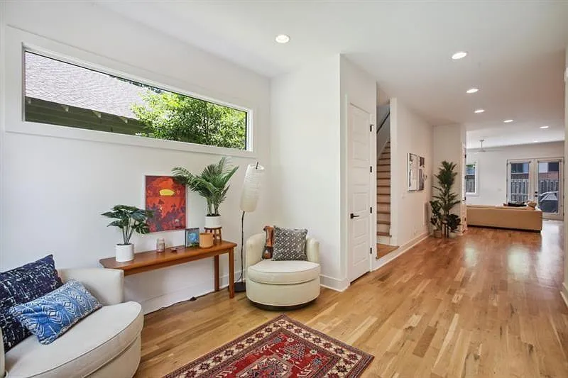 4 bed, 3.0 bath, 2376 sqft, $5,500 — Photo 3