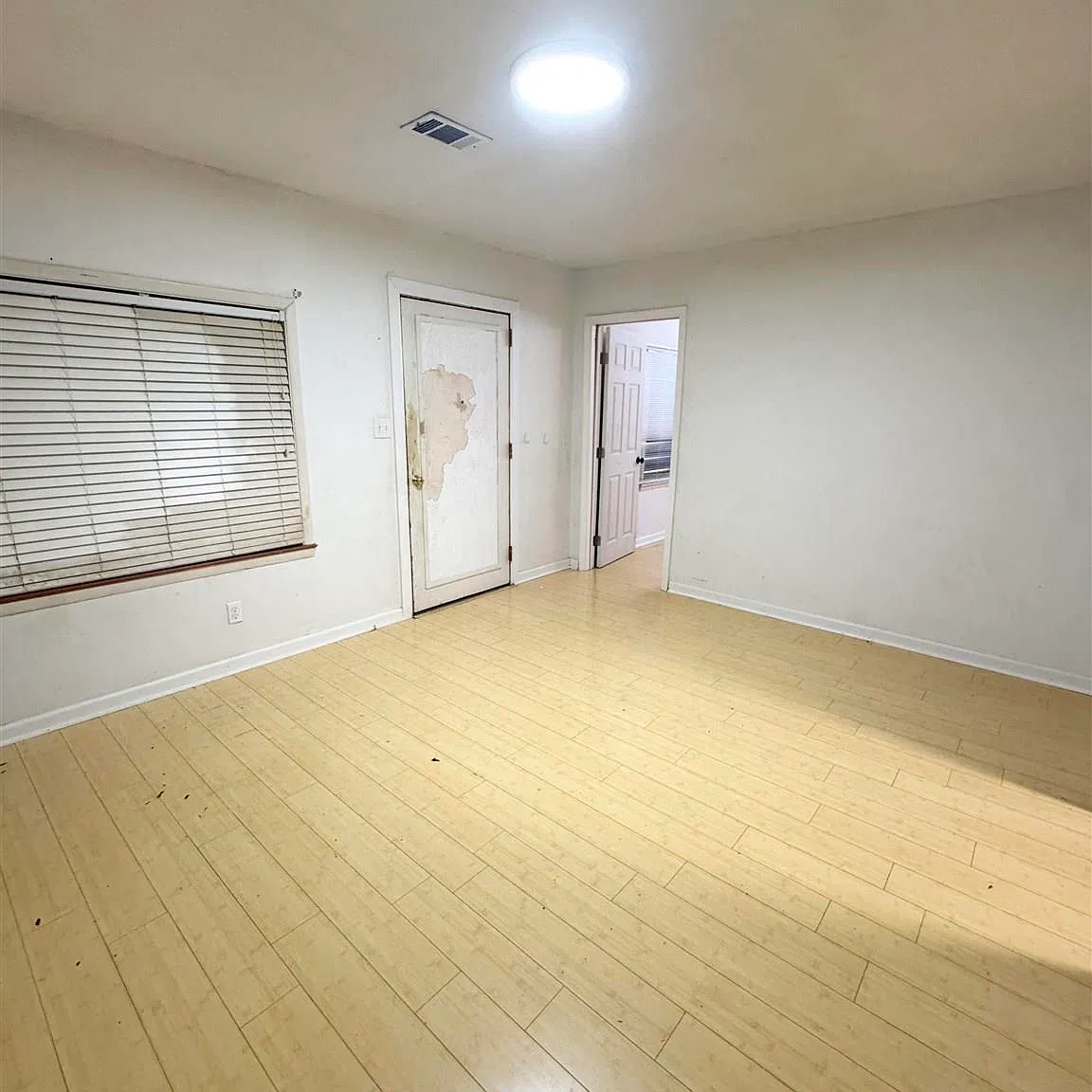 4 bed, 1074 sqft, $1,650 — Photo 3