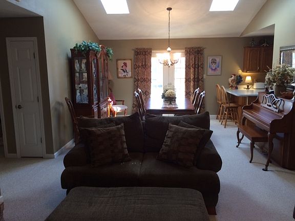 4th image of 113 Carriage Dr