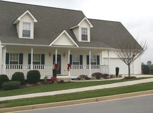 1084 Carriage Hills Pl, Johnson City, TN 37604