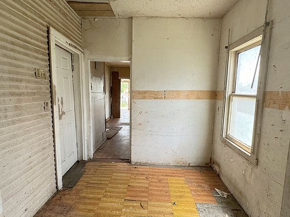5th image of 435 CONNER ST