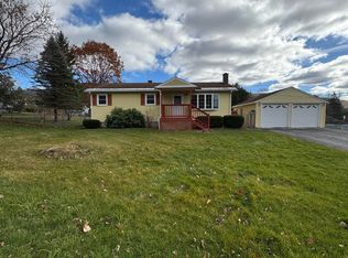 61 Autumn Acres Rd, Bennington, VT 05201