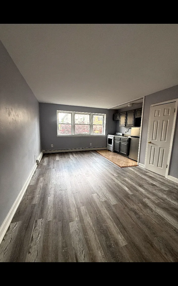321 Sanford Ave — Photo 1