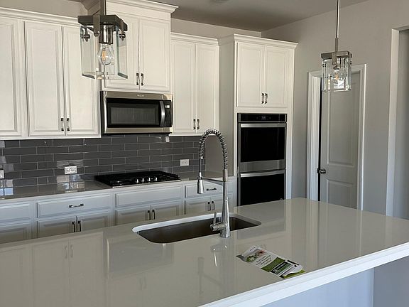 5th image of 373 Caledonia Ct