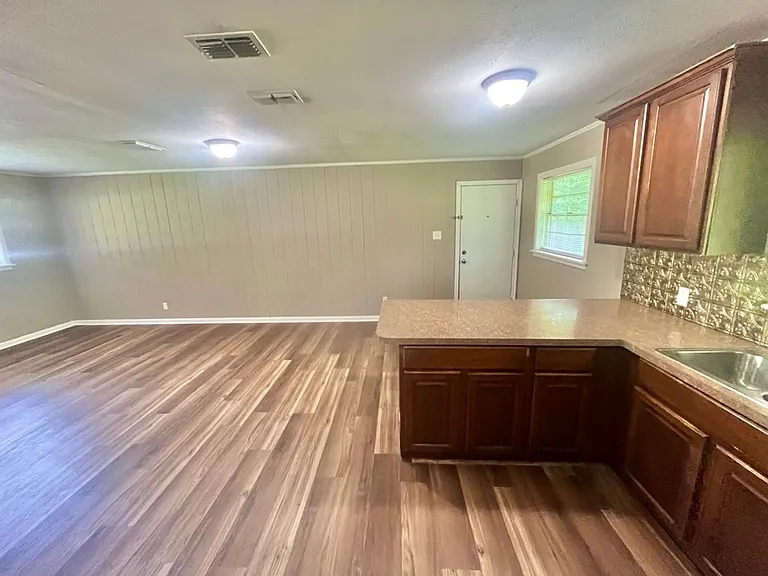 117 E Hoyt Dr — Photo 8