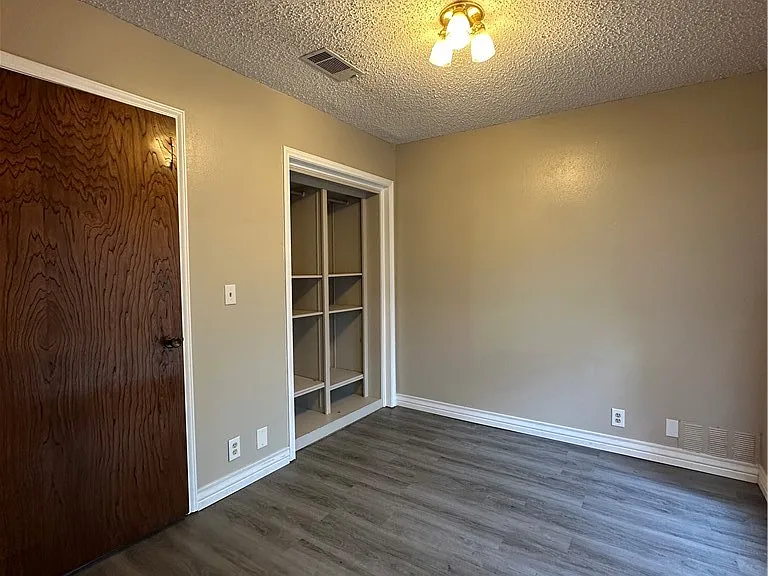2429 Woodway Dr — Photo 23