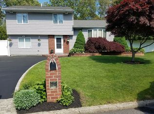 45 Campo Ave, Selden, NY 11784