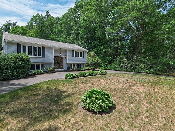 3rd image of 30 Canterbury Dr