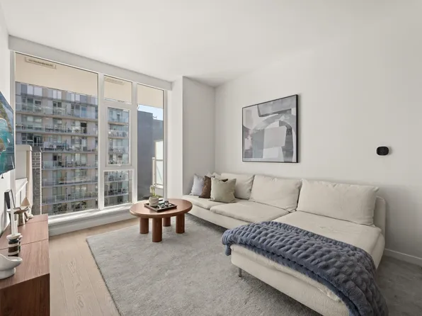 7418 Paulson St #602, Vancouver, BC V6P 0K2