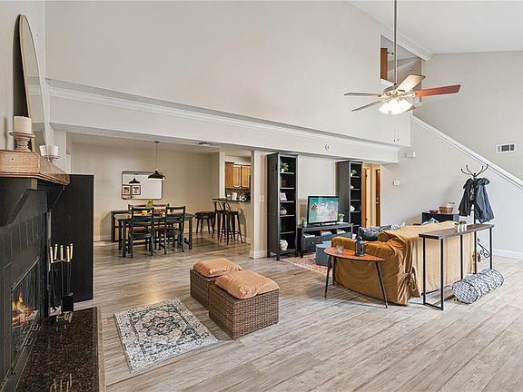 4th image of 5437 Wincrest Ct