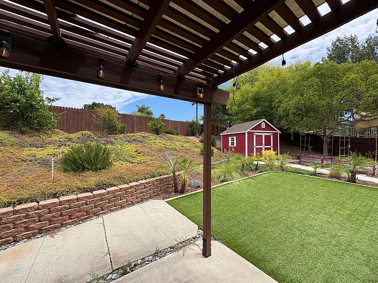 2104 N Mammoth Pl — Photo 27