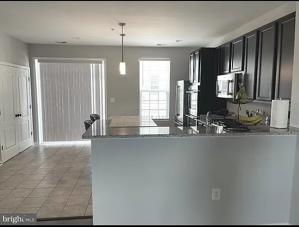 4 bed, 3.5 bath, 1869 sqft, $1,200 — Photo 4