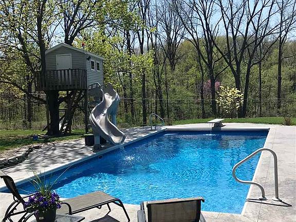 3rd image of 1102 Hickory Hill Dr