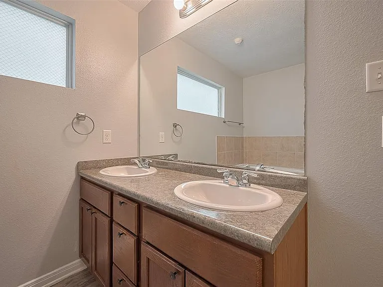 5009 Willow Point Dr — Photo 37