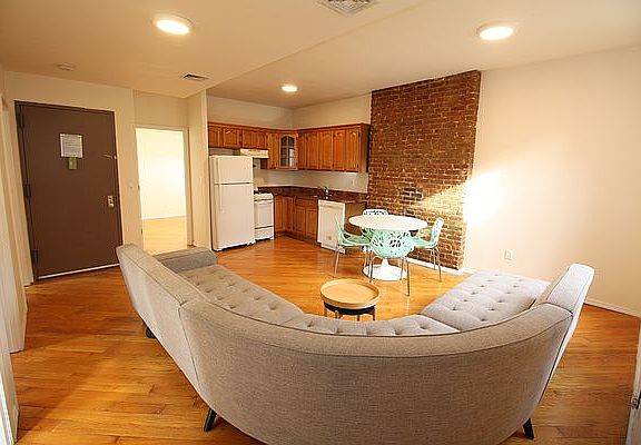 3rd image of 302 Pleasant Ave #8A