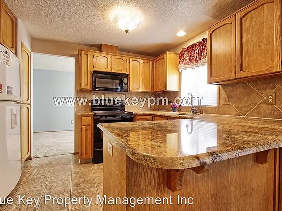 4th image of 5706 NE 76th Ave