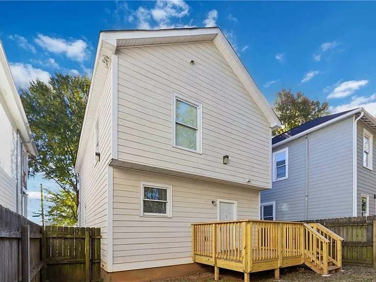 639 Ira St SW — Photo 24
