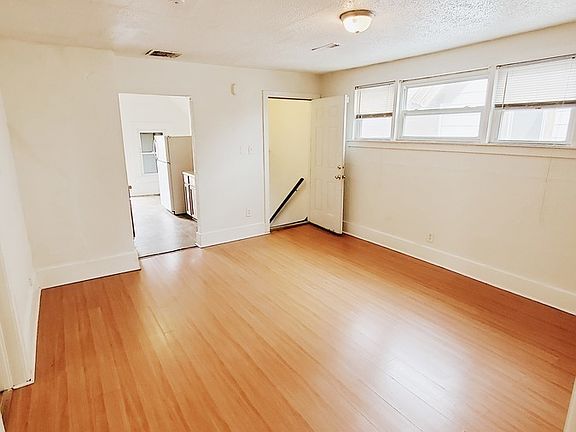 3rd image of 112 E North Ave