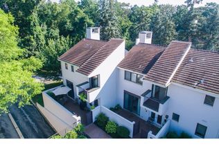 1 Dezac, Devon, PA 19333