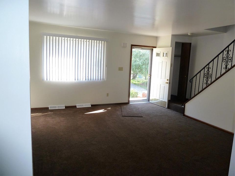 Living Room, new carpeting , window treatments