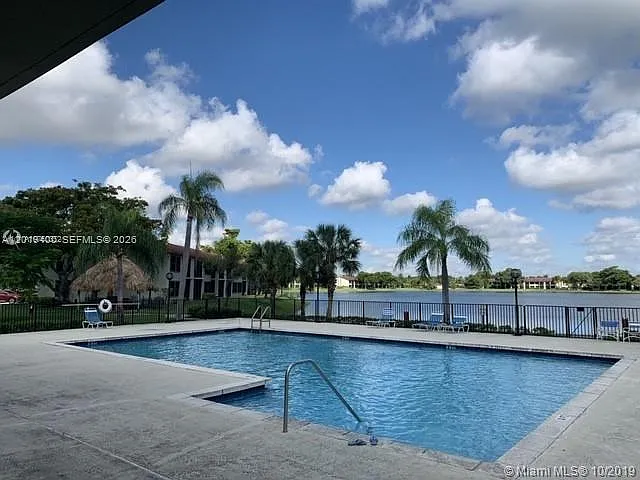210 Lake Pointe Dr #114 — Photo 3
