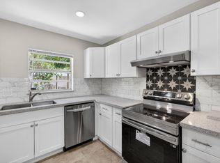 9484 Sun Ct, West Palm Beach, FL 33403