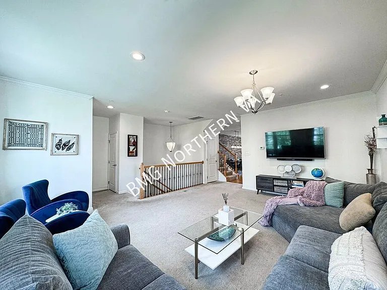 3190 Yeager Dr — Photo 5
