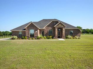 140 Kelly Dr, Waxahachie, TX 75167