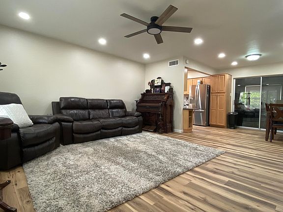 3rd image of 206 N 58TH Place