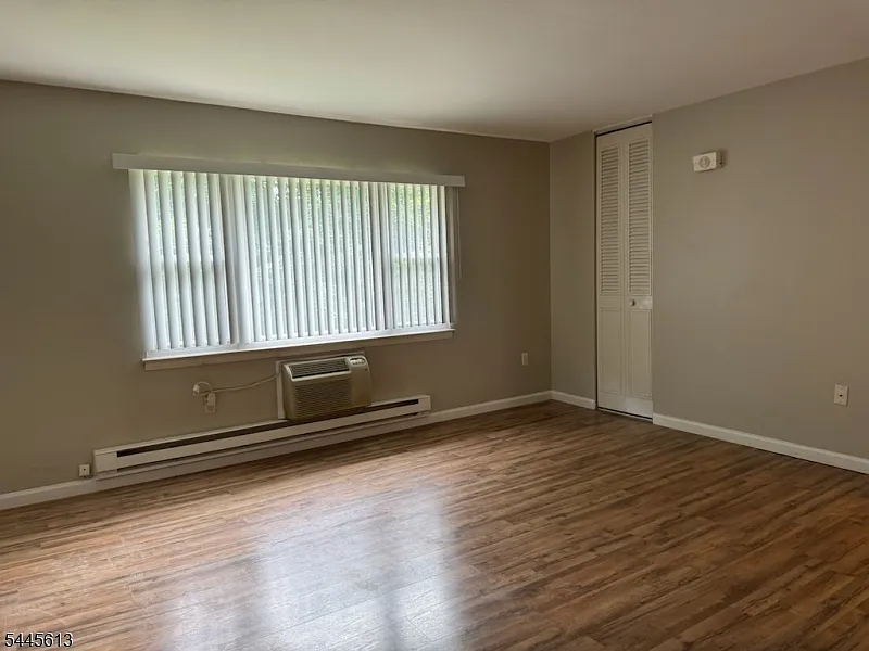1 bed, 1.0 bath, 630 sqft, $1,600 — Photo 2