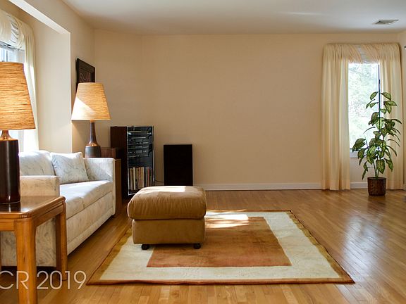 3rd image of 220 Patriot Ln
