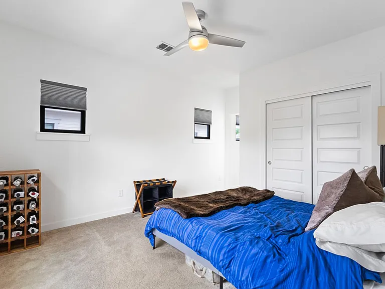 918 N Olive St — Photo 17