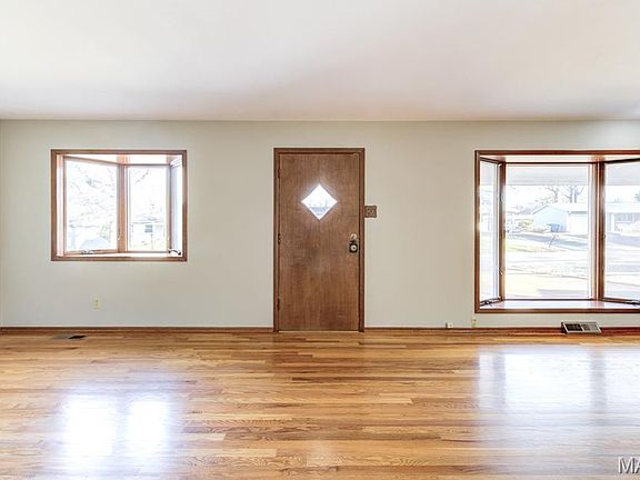 3rd image of 11954 Glenoak Dr